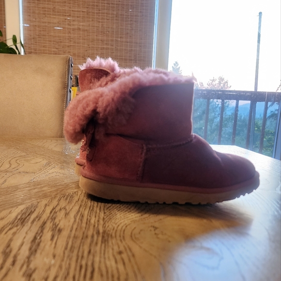 Uggs - Picture 2 of 6